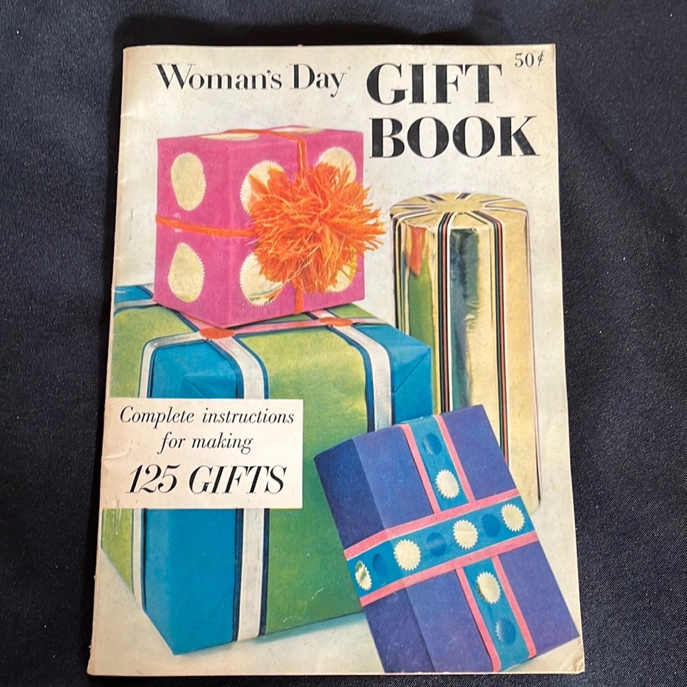 Vintage 50s WOMAN’S DAY GIFT BOOK~Gifts to Make~MCM ~ 1957
